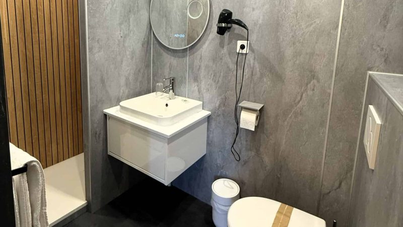 hotel-centre-brive-chambre-triple7-sdb