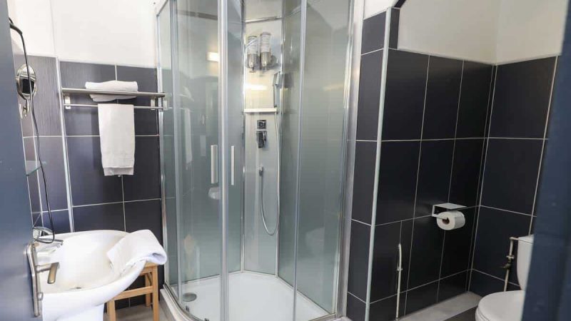 hotel-reserve-brive-la-gaillarde_chambre-classic4-(2)